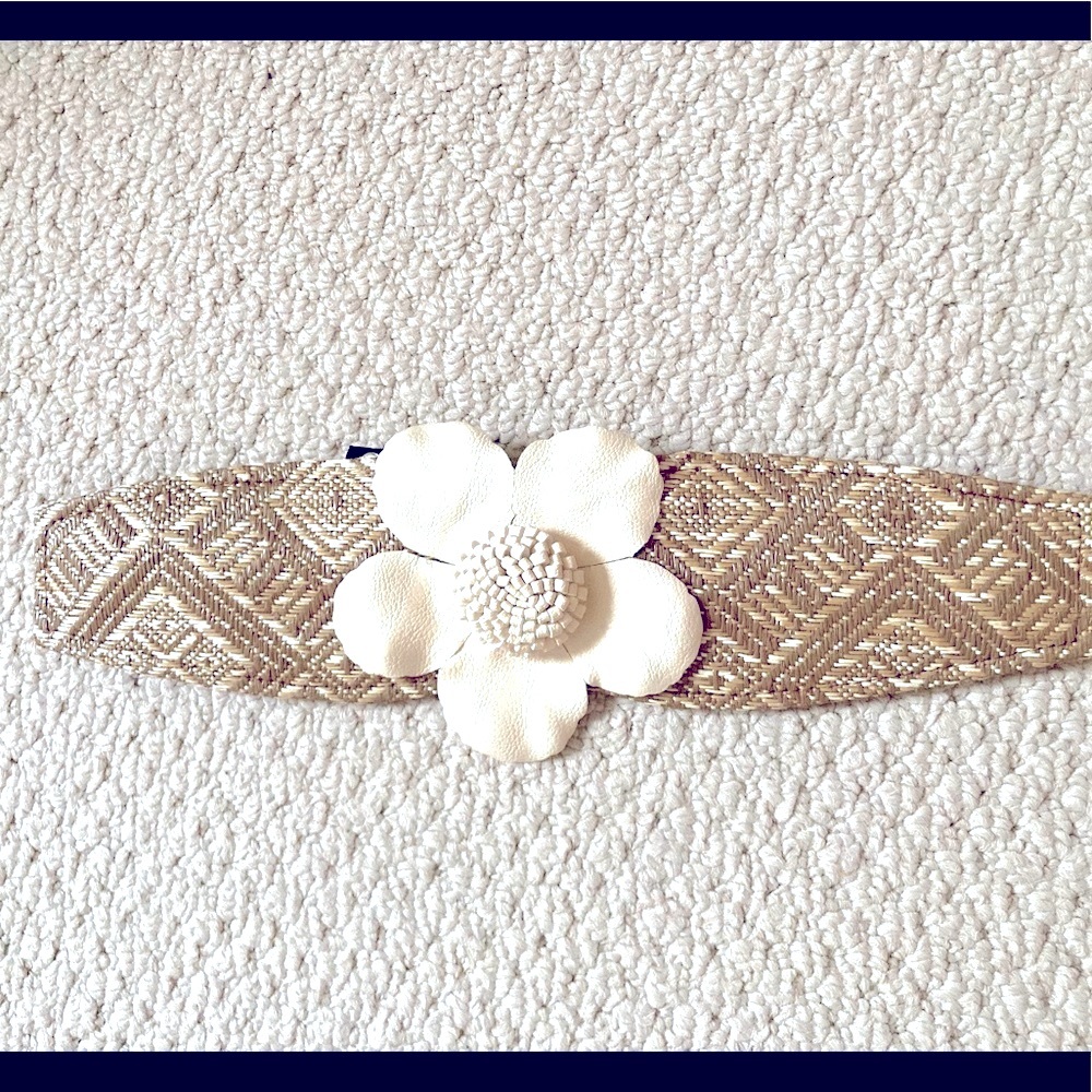 Neutral Stretch Leather Flower Belt